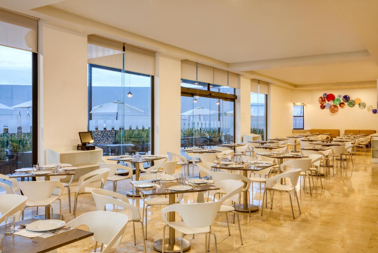 Fiesta Inn Guadalajara Aeropuerto Las Pintas ภายนอก รูปภาพ