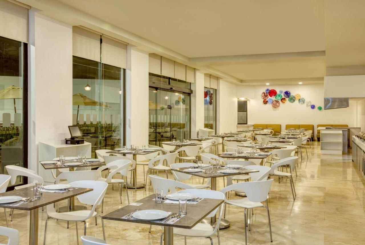 Fiesta Inn Guadalajara Aeropuerto Las Pintas ภายนอก รูปภาพ