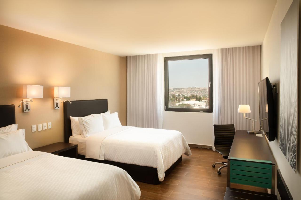 Fiesta Inn Guadalajara Aeropuerto Las Pintas ภายนอก รูปภาพ