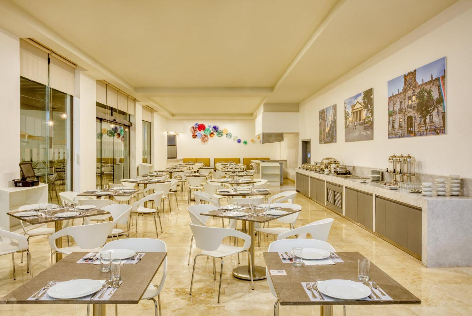Fiesta Inn Guadalajara Aeropuerto Las Pintas ภายนอก รูปภาพ