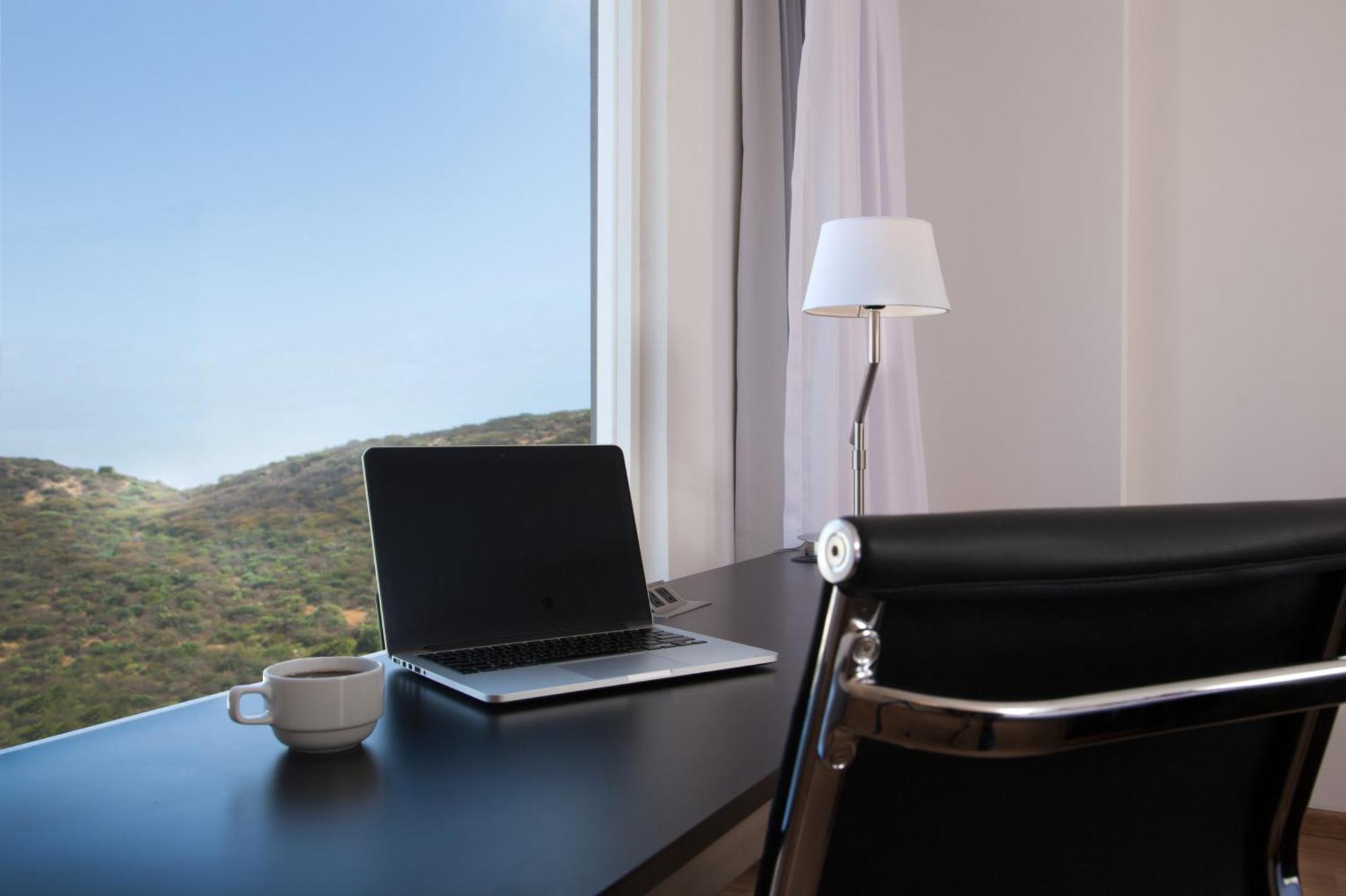 Fiesta Inn Guadalajara Aeropuerto Las Pintas ภายนอก รูปภาพ