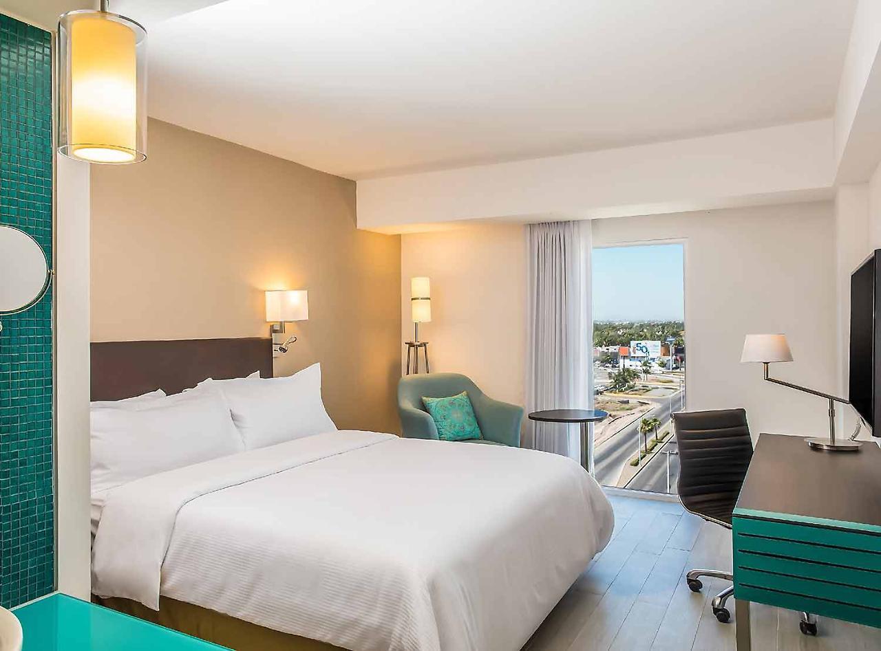 Fiesta Inn Guadalajara Aeropuerto Las Pintas ภายนอก รูปภาพ